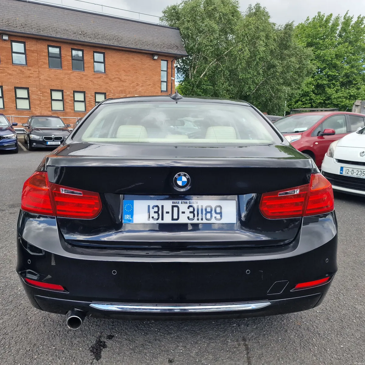 BMW 3-Series  318D LUXURY - Image 6