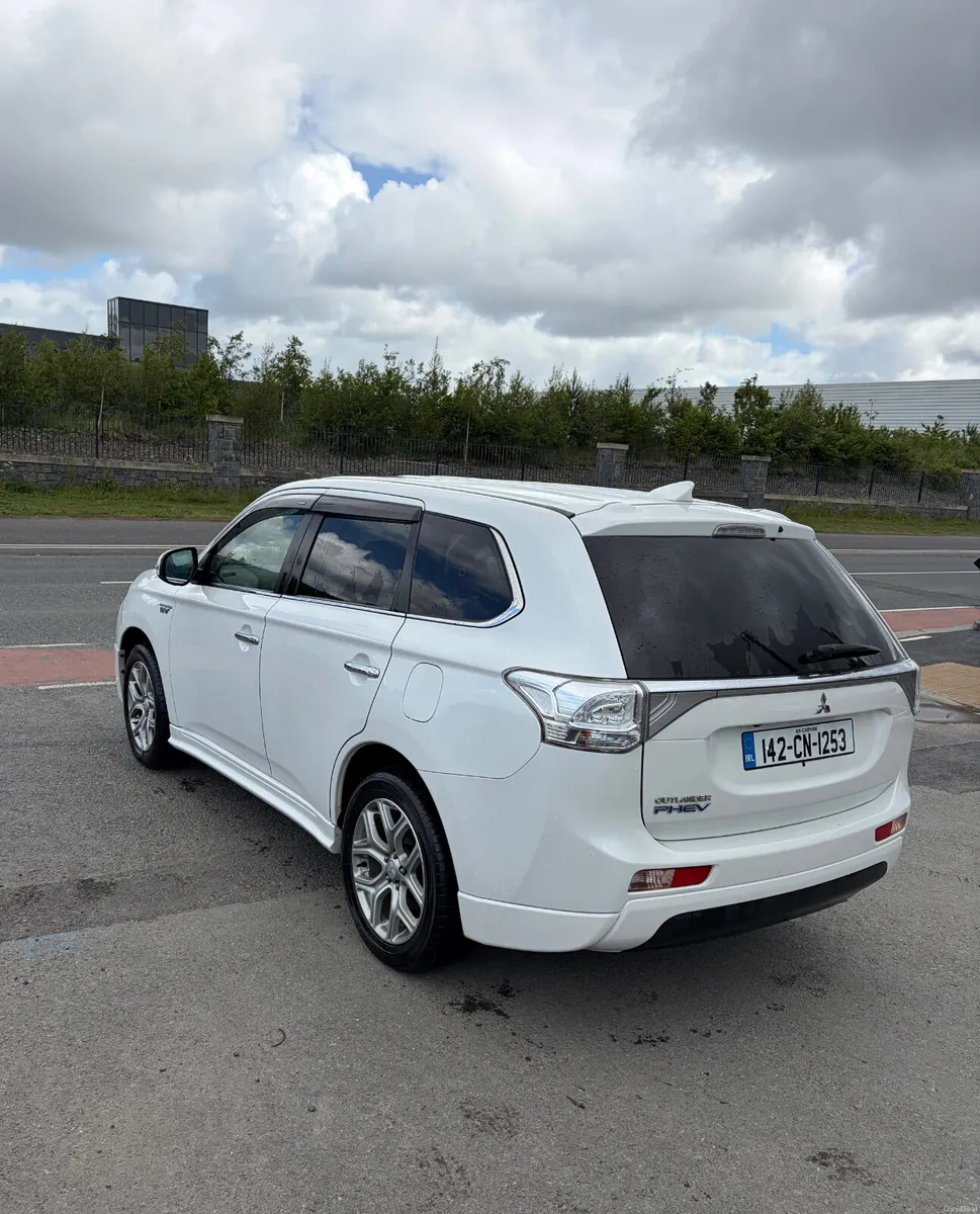 2014 Mitsubishi Outlander PHEV HIGH SPEC - Image 4