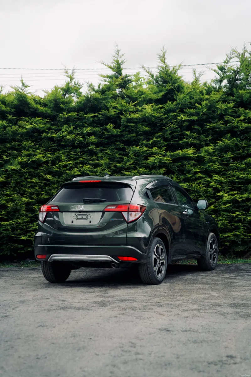 Honda Vezel Z 1.5 Hybrid 2016 - Image 3