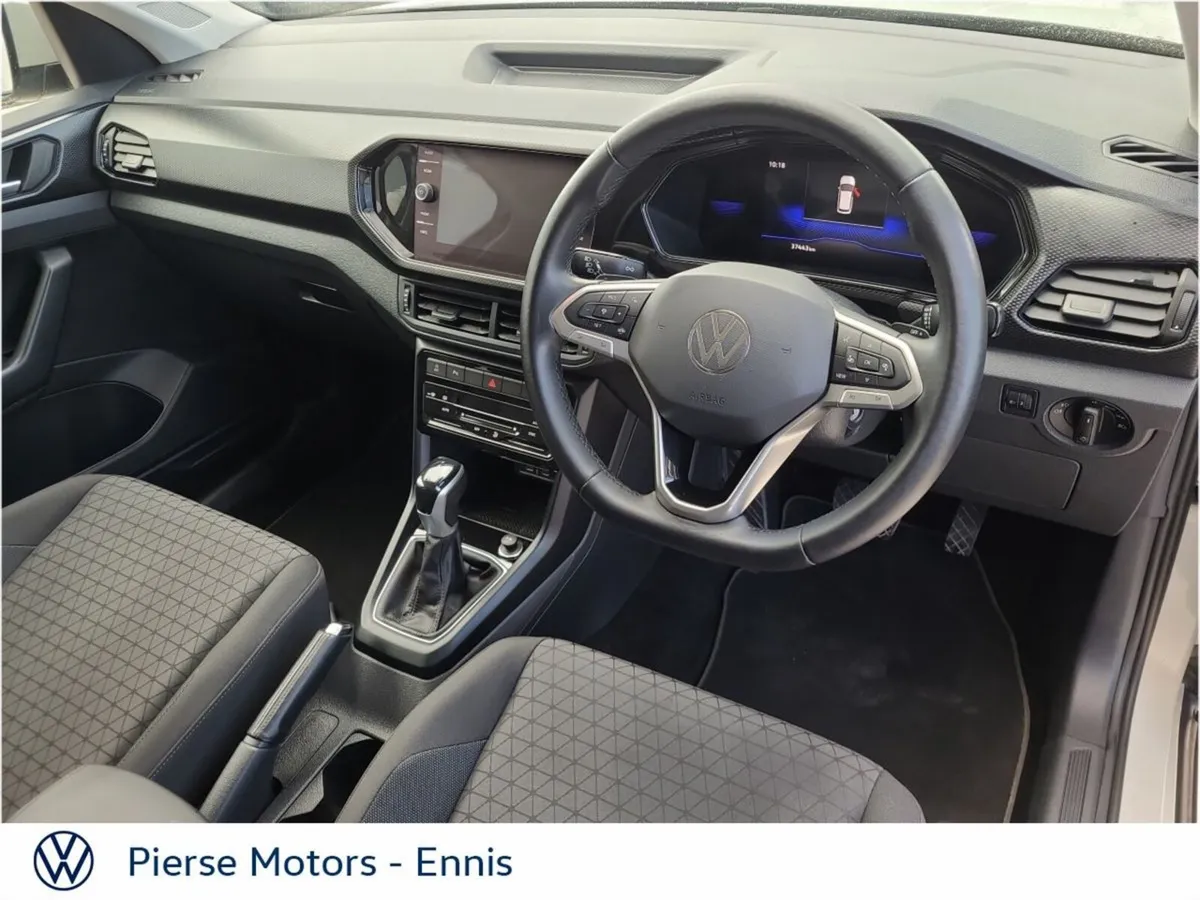 Volkswagen T-Cross Life 1.0 TSI 110HP DSG - Front - Image 3