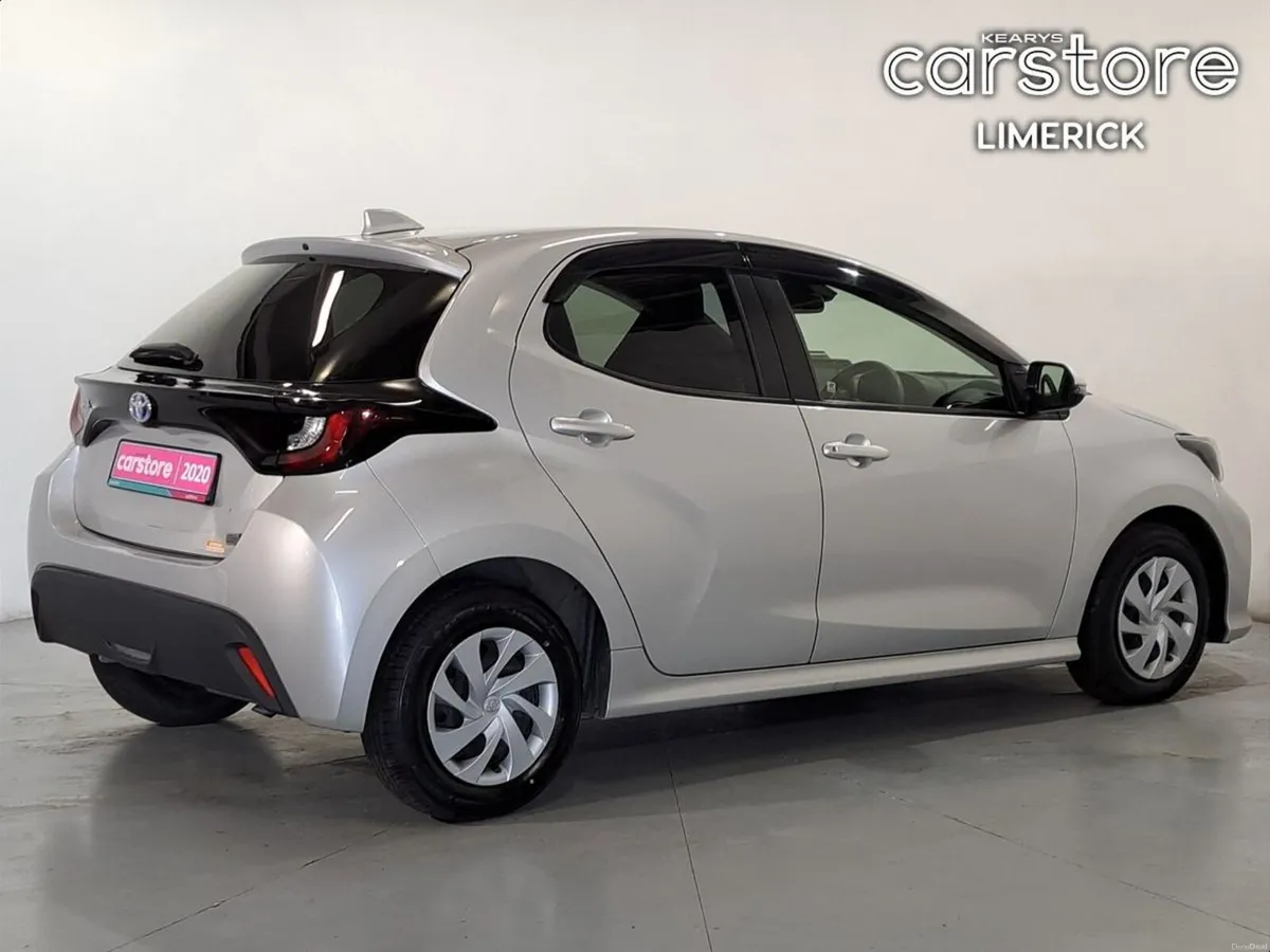 Toyota Yaris 1.5 HYBRID - Image 3