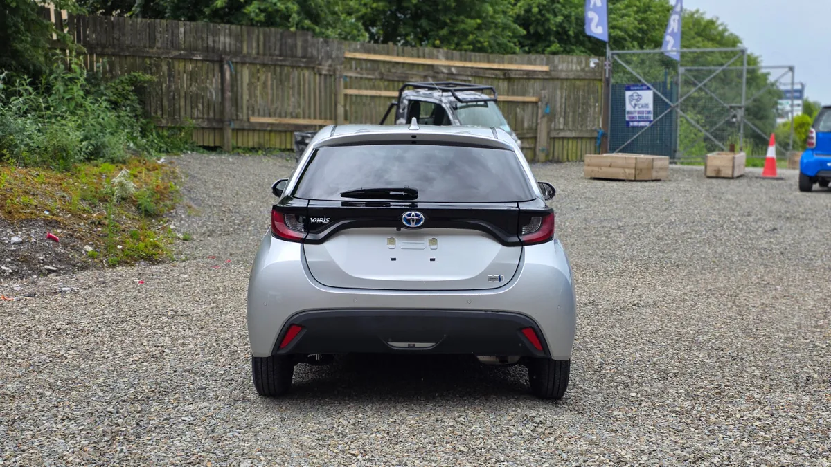 2022 Toyota Yaris Hybrid - Image 6