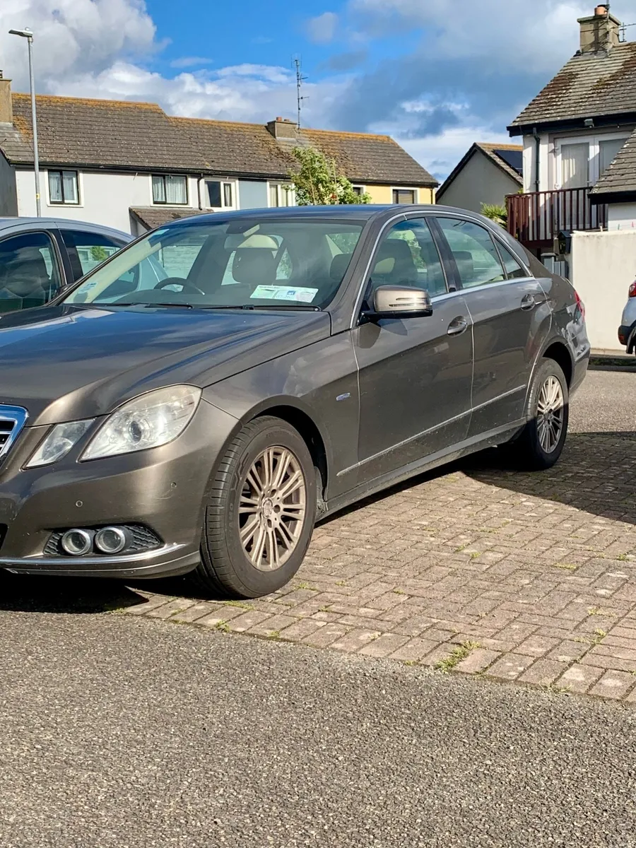 Mercedes-Benz E-Class 2010 - Image 1