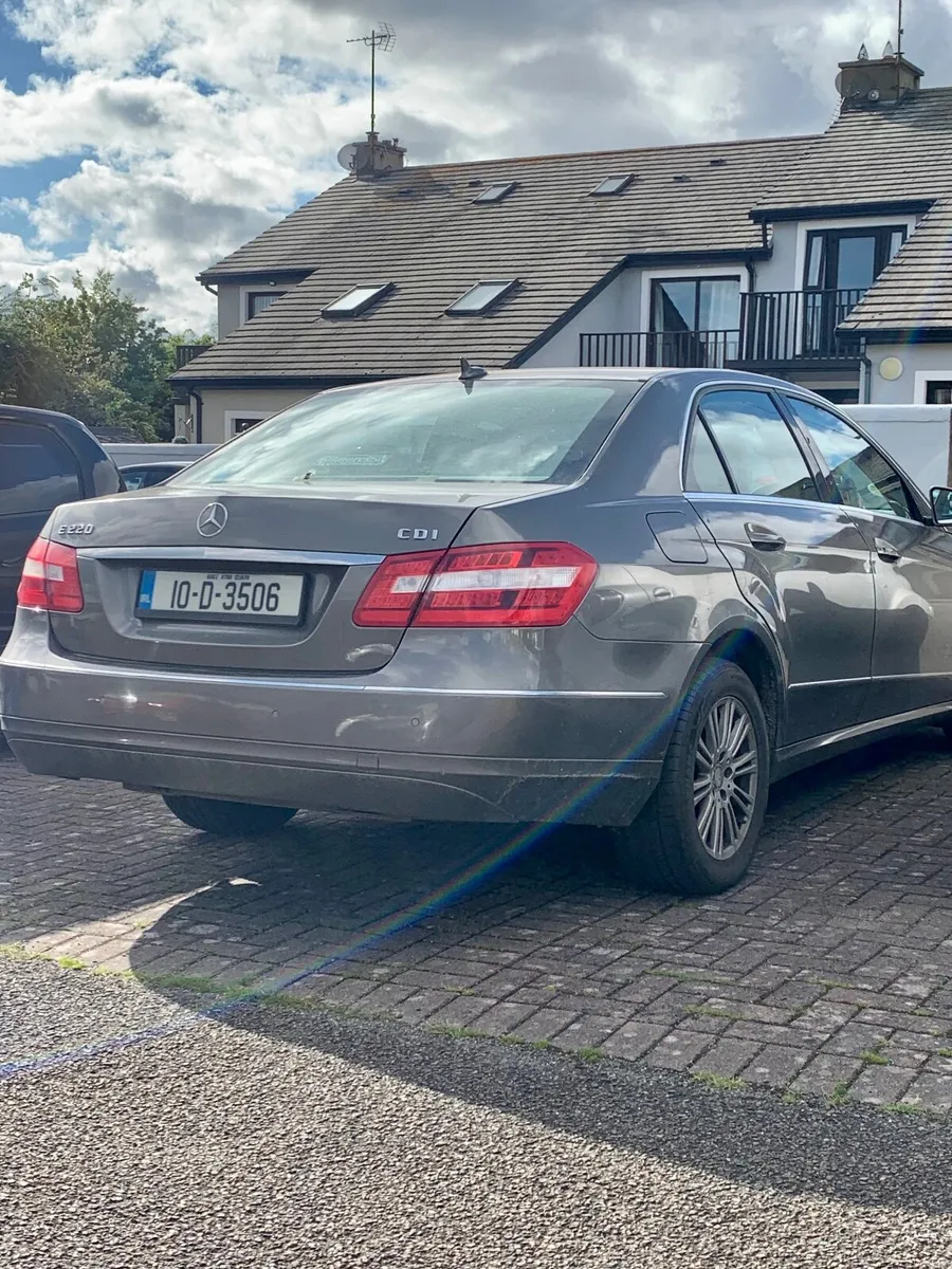 Mercedes-Benz E-Class 2010 - Image 2