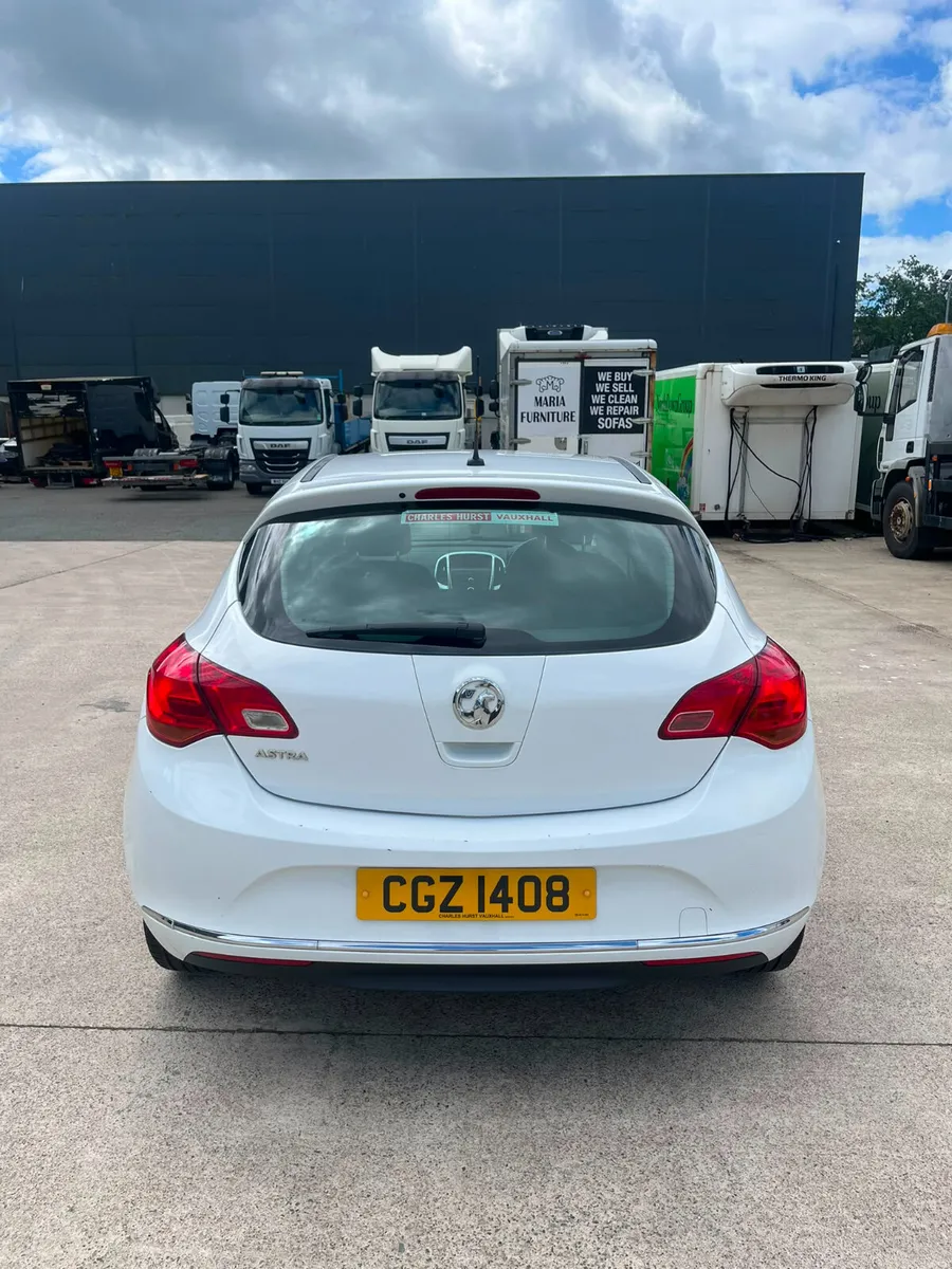 April 2016 Vauxhall Astra Excite 1.4 - Image 4
