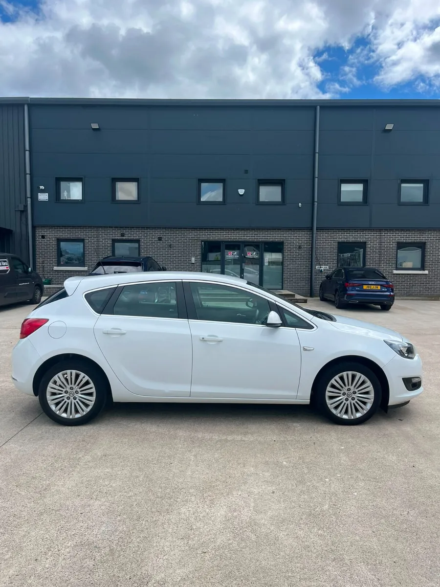 April 2016 Vauxhall Astra Excite 1.4 - Image 3