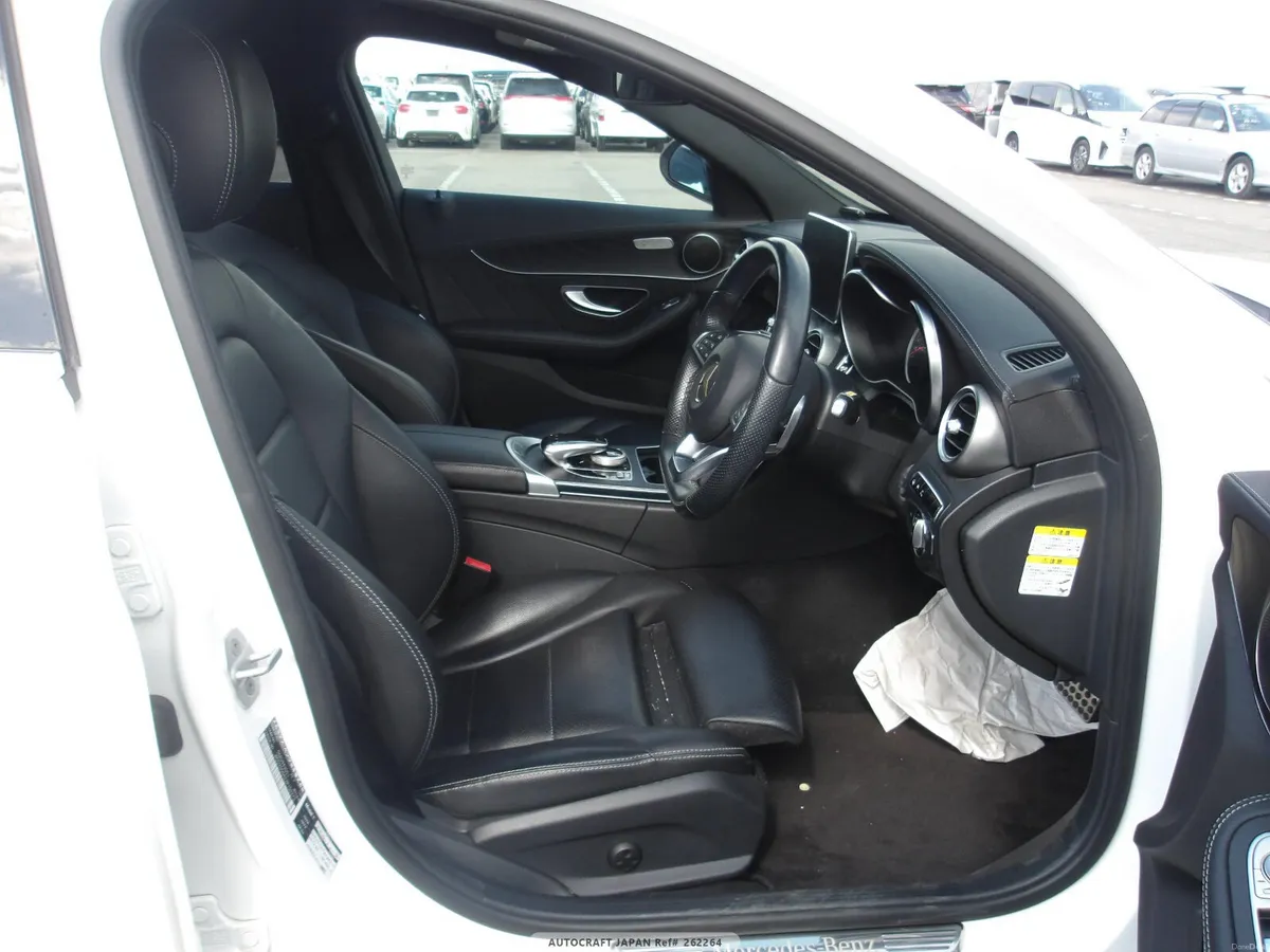 161 Mercedes C200 AMG Petrol • Auto - Image 3