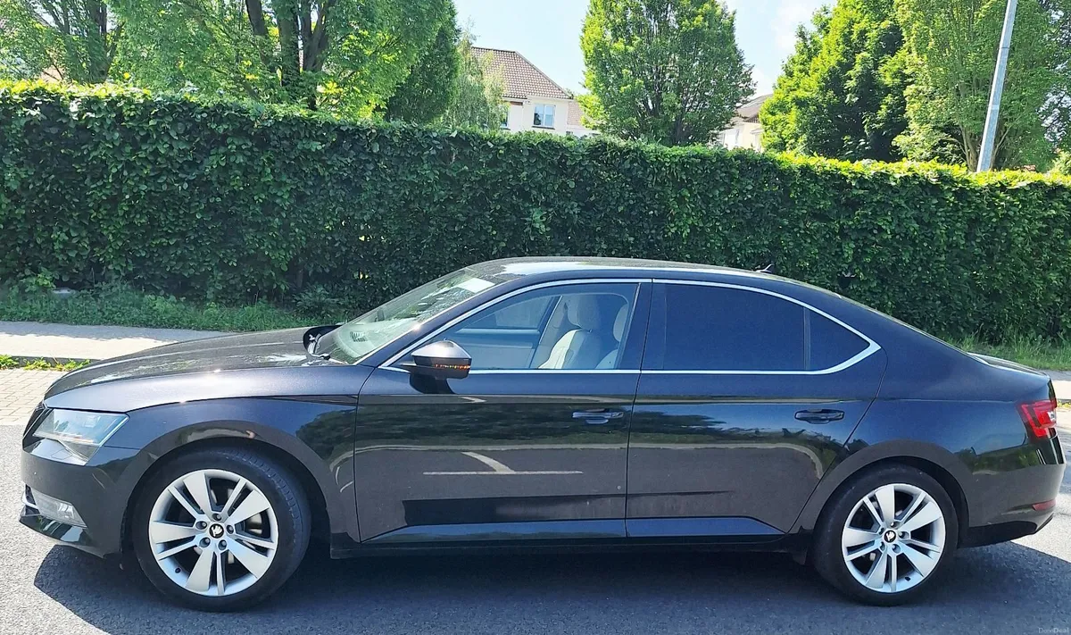 Skoda Superb 190 BHP SEL EXECUTIVE 1 - Image 4