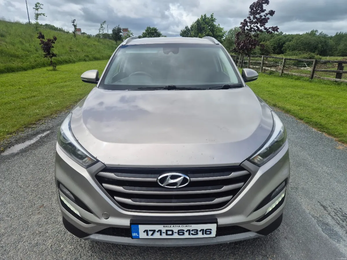 2017 (171) Hyundai Tucson 1.7 SE 116PS 5DR CRDI - Image 2
