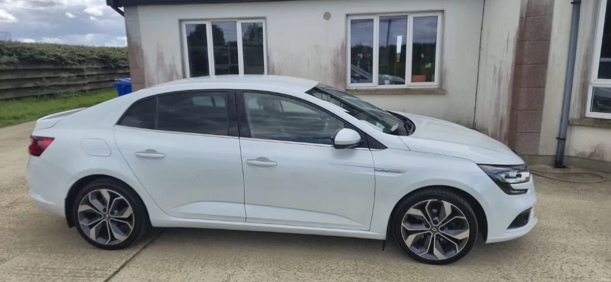 HIGH SPEC Renault Megane Signature TCE 2019 - Image 4
