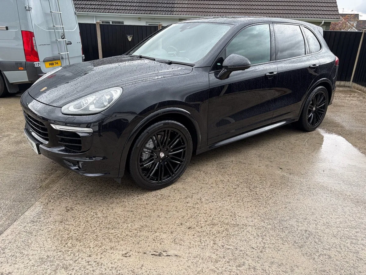 Porsche cayenne - Image 2