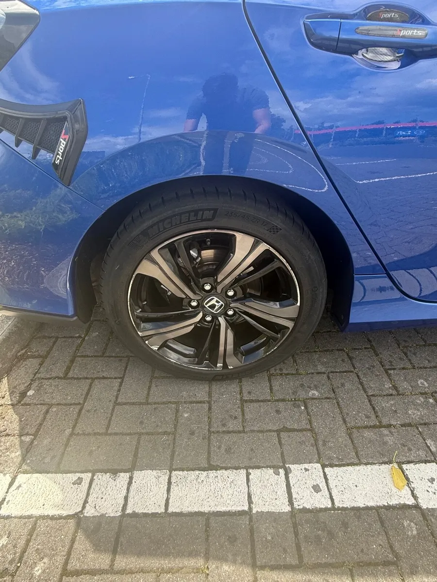 Honda Civic 2019 - Image 2