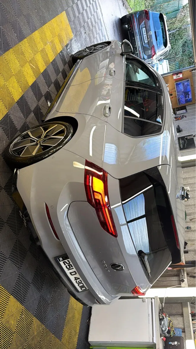 Volkswagen Golf R-line Auto 2.0 TDI 150HP - Image 4