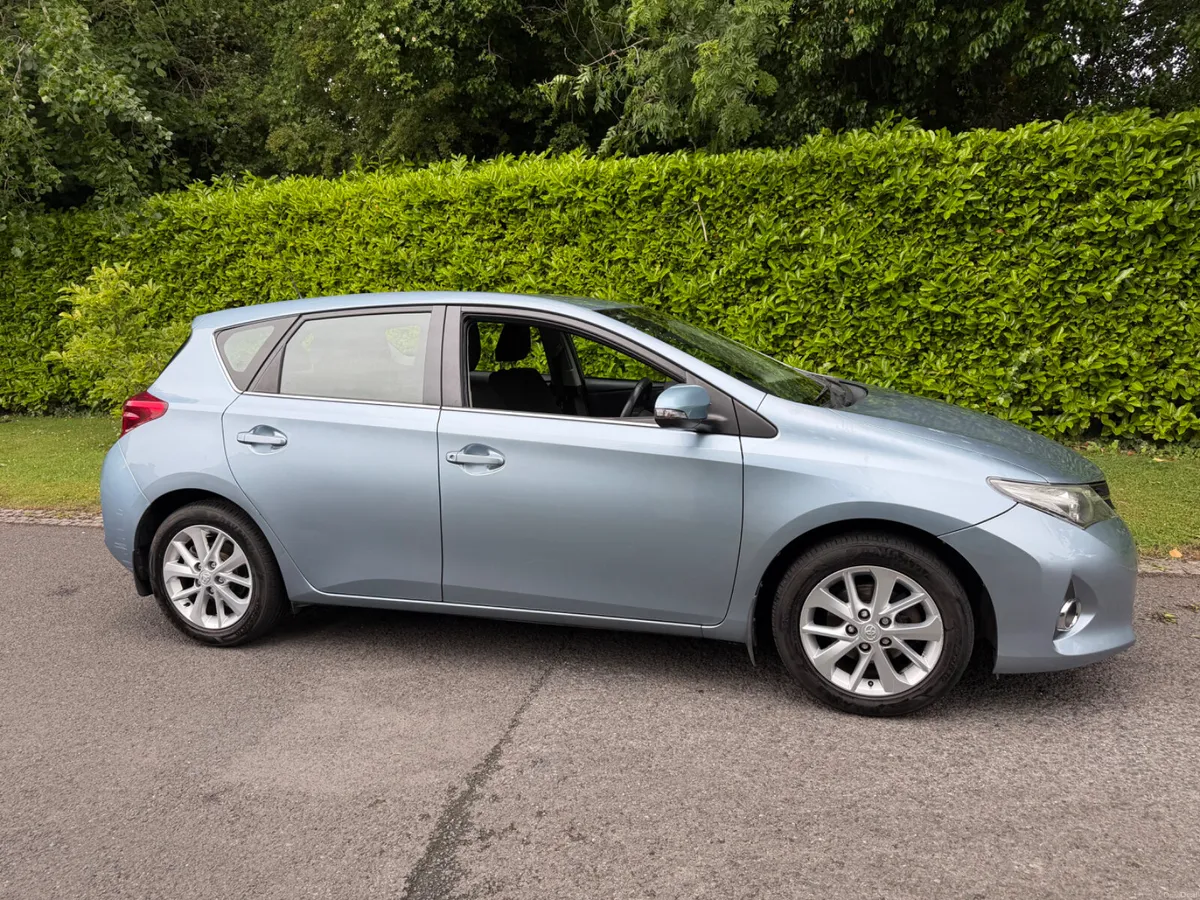 2013 Toyota Auris 1.6 Icon NCT + Tax €5450 - Image 2