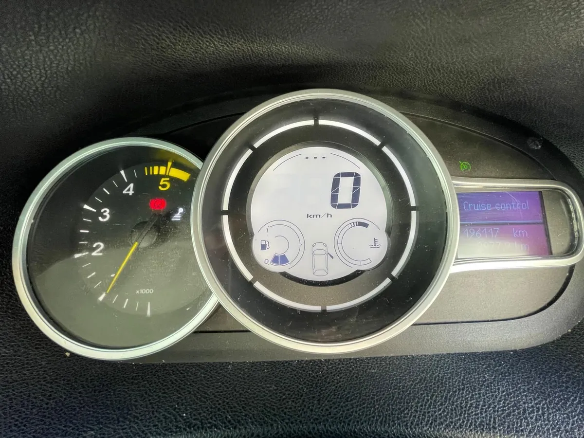 Renault Fluence 2012 - Image 6
