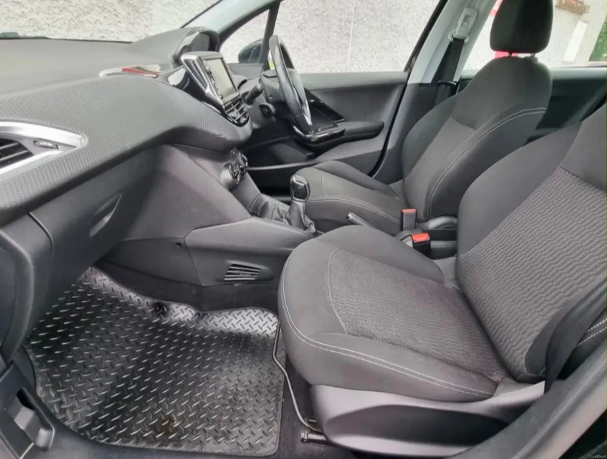 Peugeot 208 2017 with NCT until 2027 - Image 4