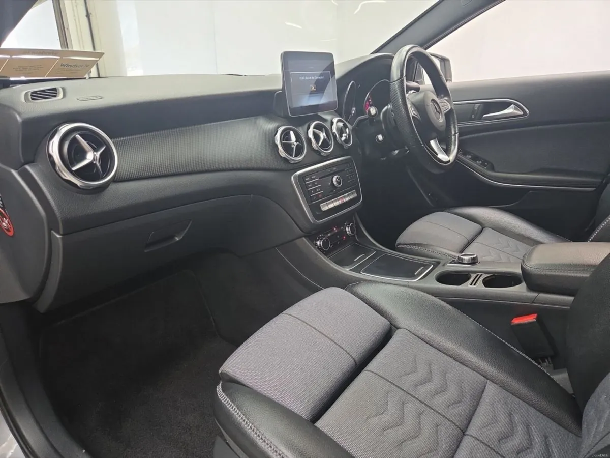 Mercedes-Benz GLA GLA 180 STYLE AUTO - Image 4