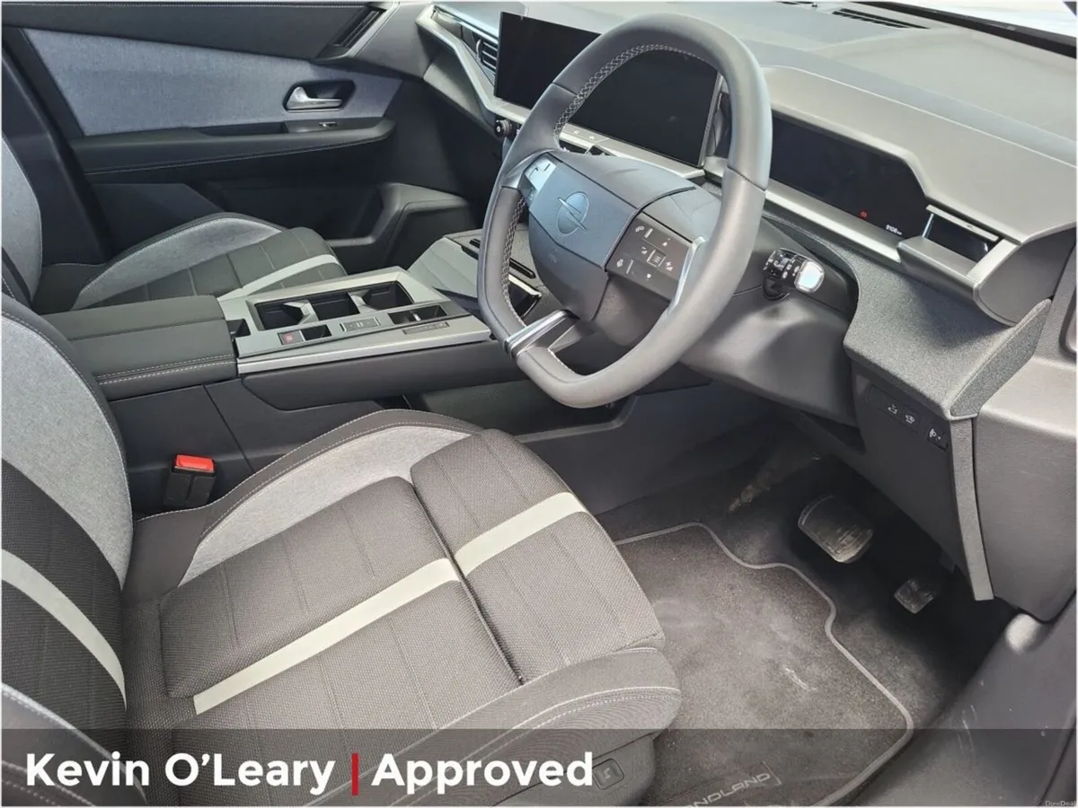 Opel Grandland Elegance EV 157kwh 210Ps Auto - Image 4