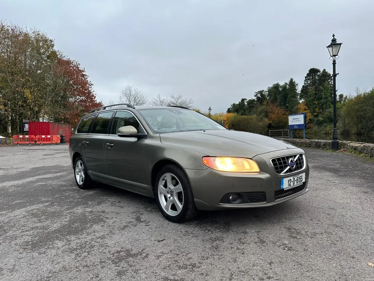VOLVO V70 2012 - Image 1