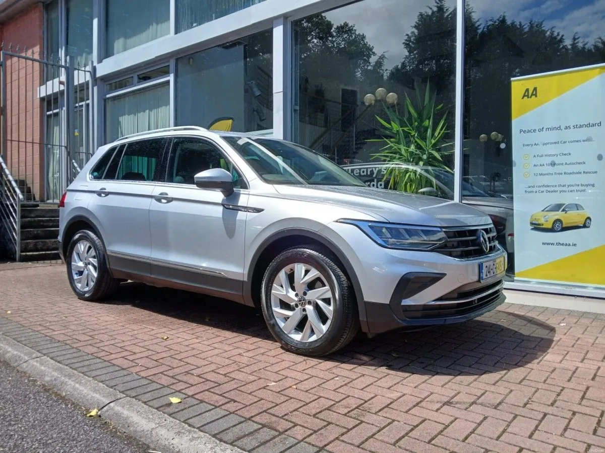 Volkswagen Tiguan 2.0 TDI 122HP Life, 1 Owner,Sunr - Image 1