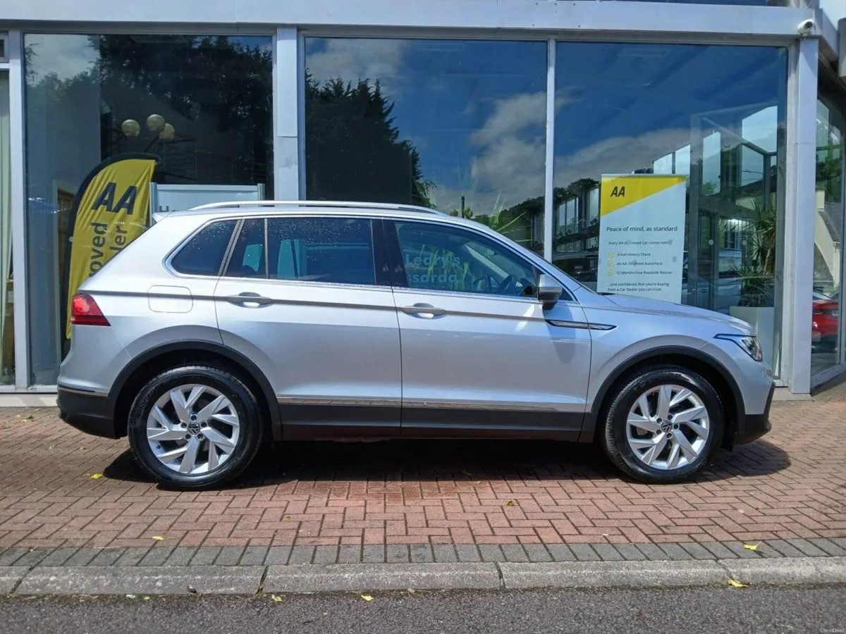 Volkswagen Tiguan 2.0 TDI 122HP Life, 1 Owner,Sunr - Image 3