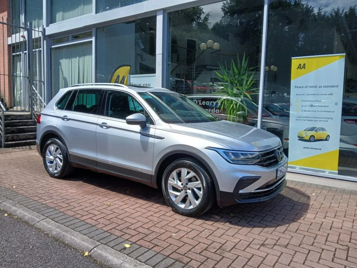 Volkswagen Tiguan 2.0 TDI 122HP Life, 1 Owner,Sunr - Image 5