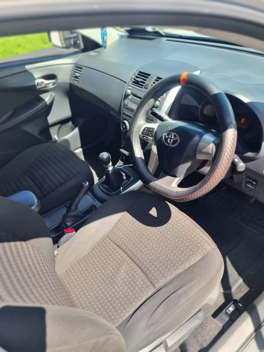 Toyota corolla - Image 5