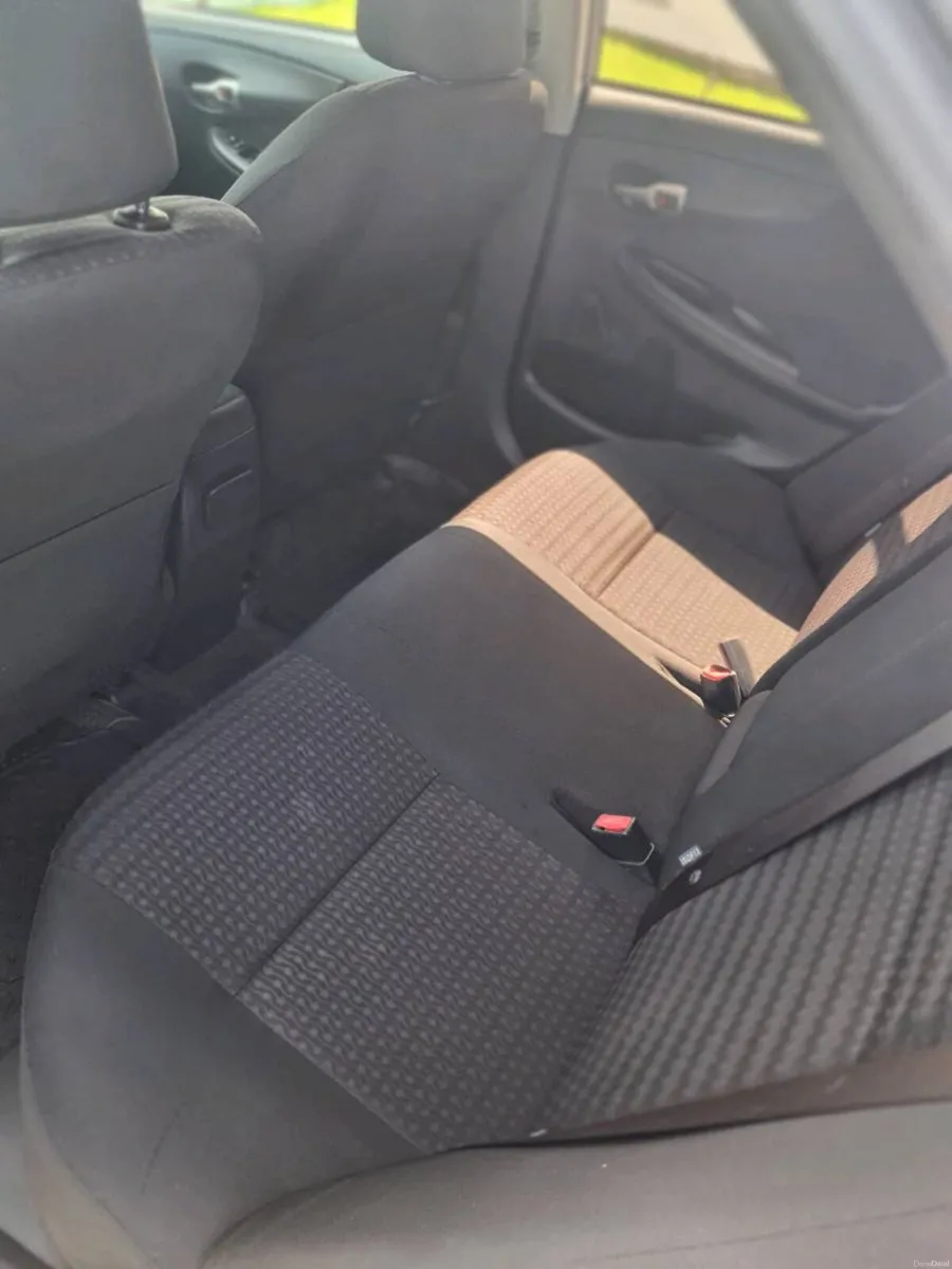 Toyota corolla - Image 6