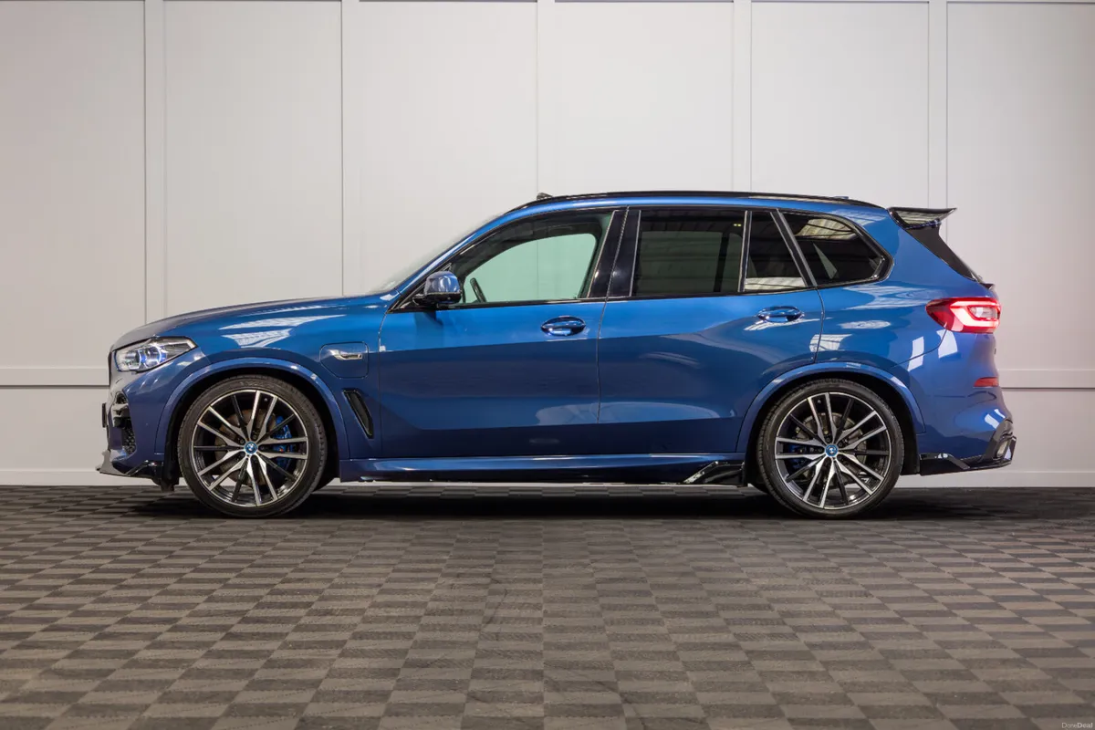 2022 BMW X5 X-Drive 45e M-Sport - Image 3
