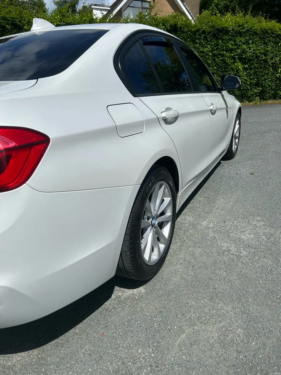 3 Series BMW - Image 4