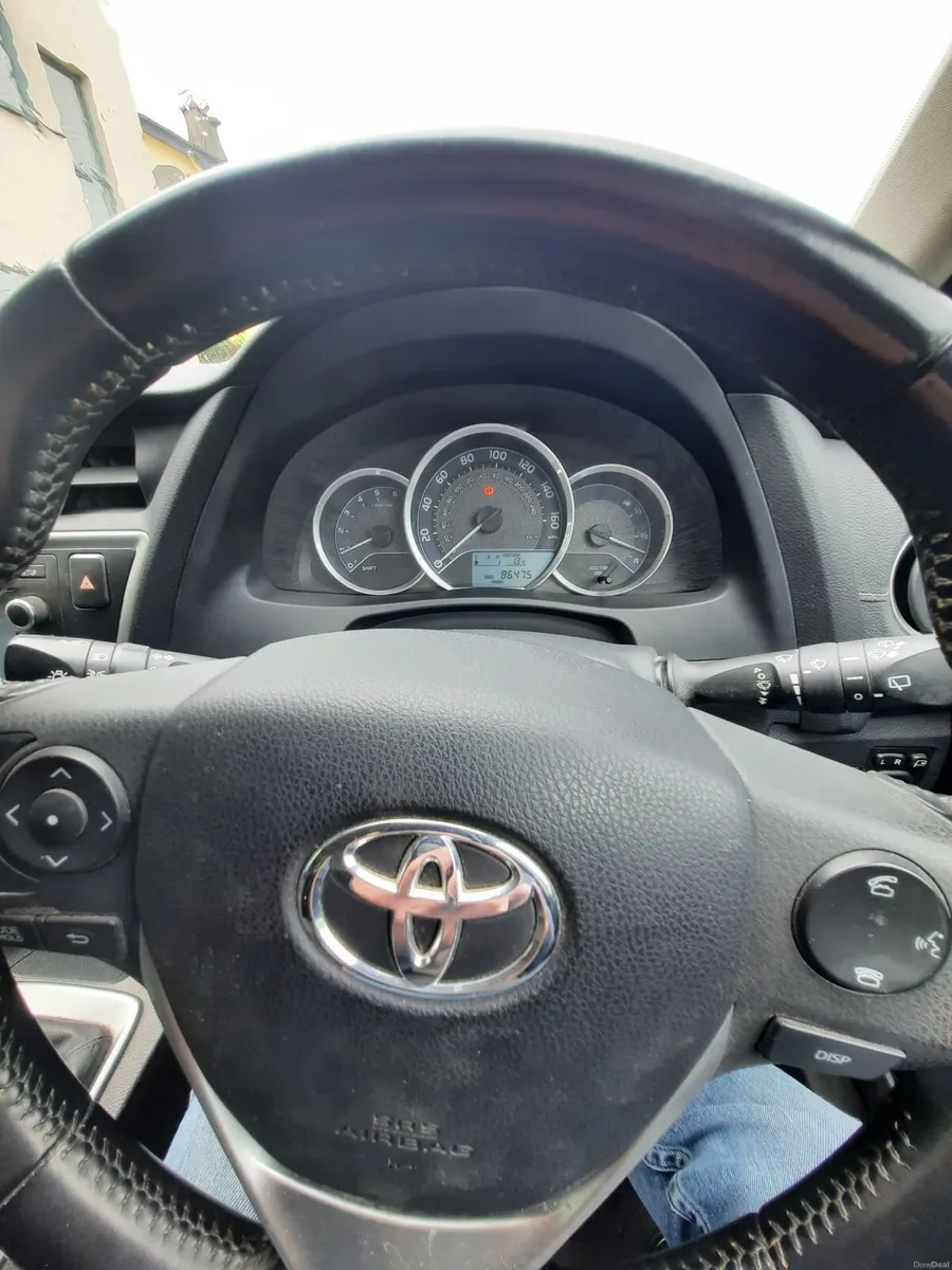 Toyota Auris 2014 - Image 1