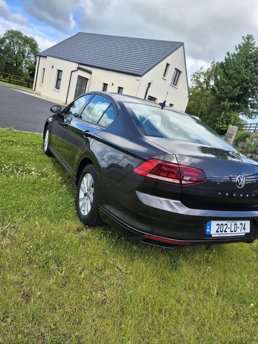 Volkswagen Passat - Image 4