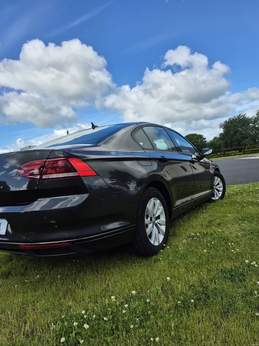 Volkswagen Passat - Image 3