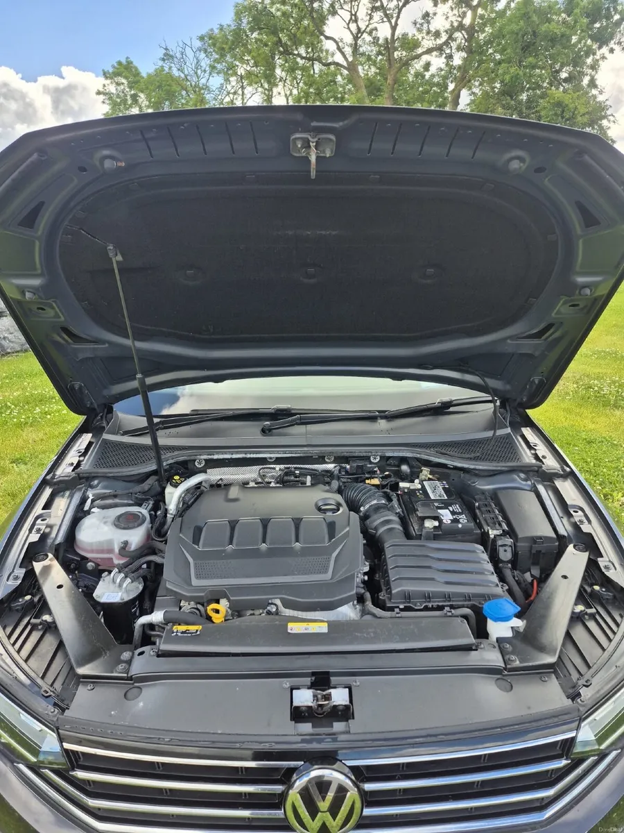 Volkswagen Passat - Image 6