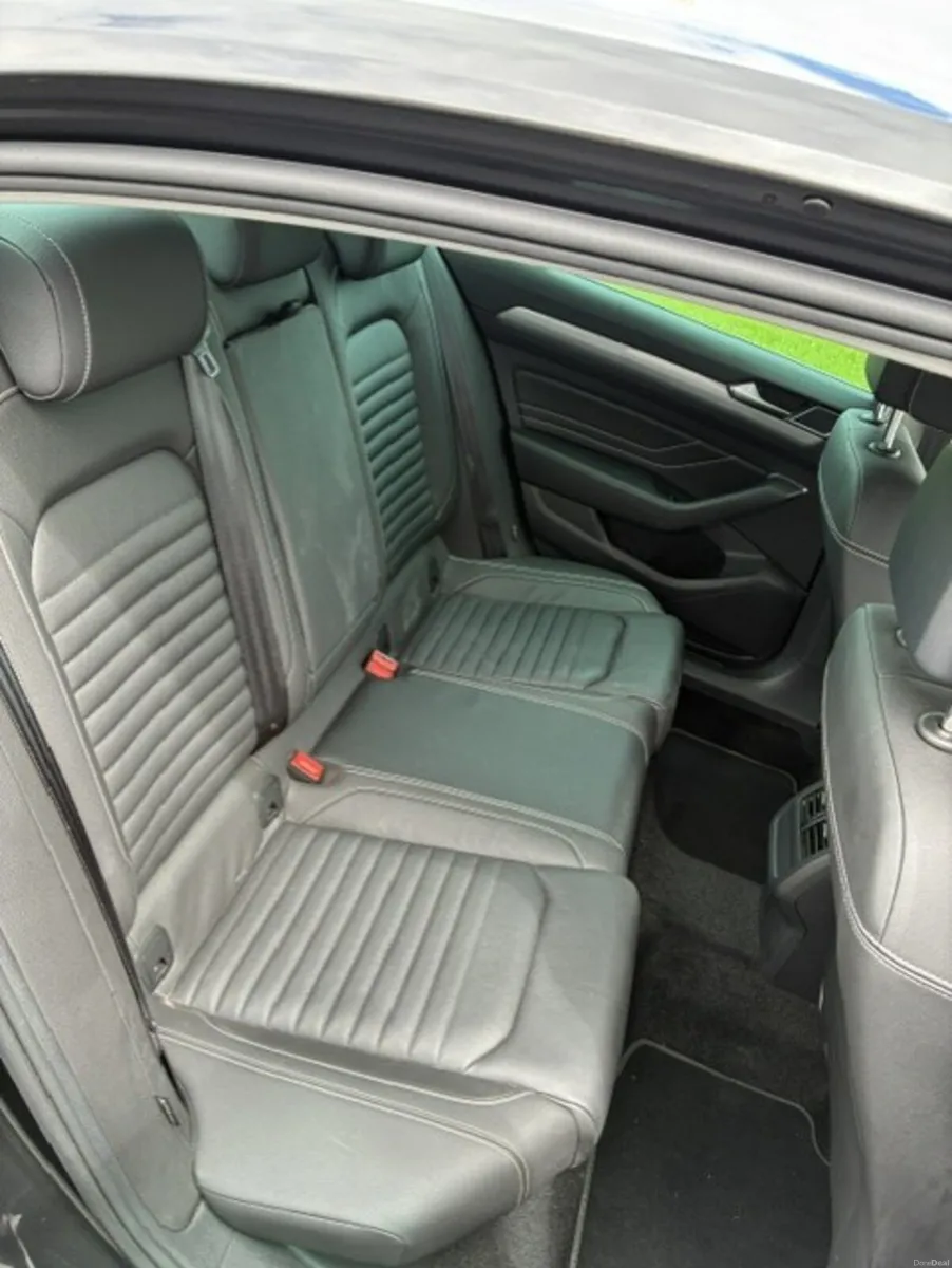 Volkswagen Passat 1.6 TDI Automatic - Image 5