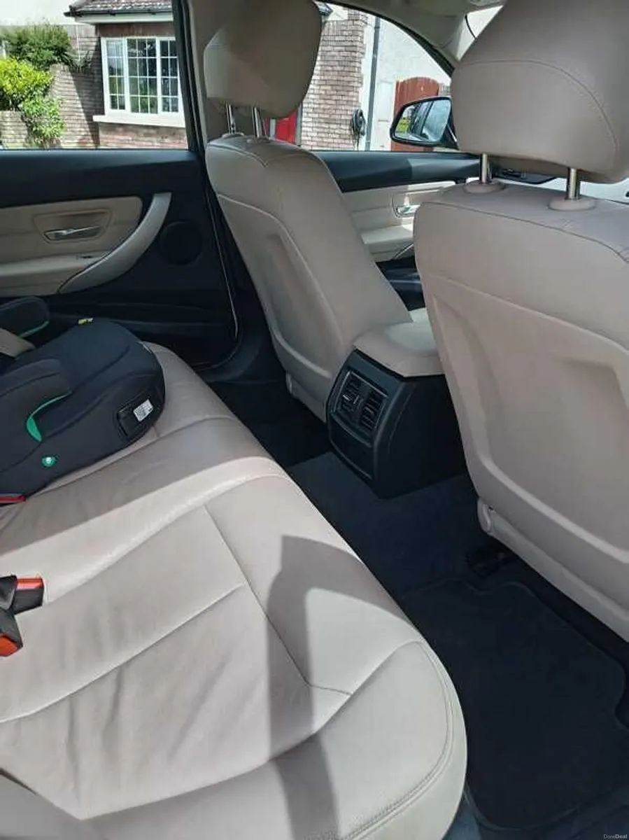 2017 BMW 3 Series - Image 4