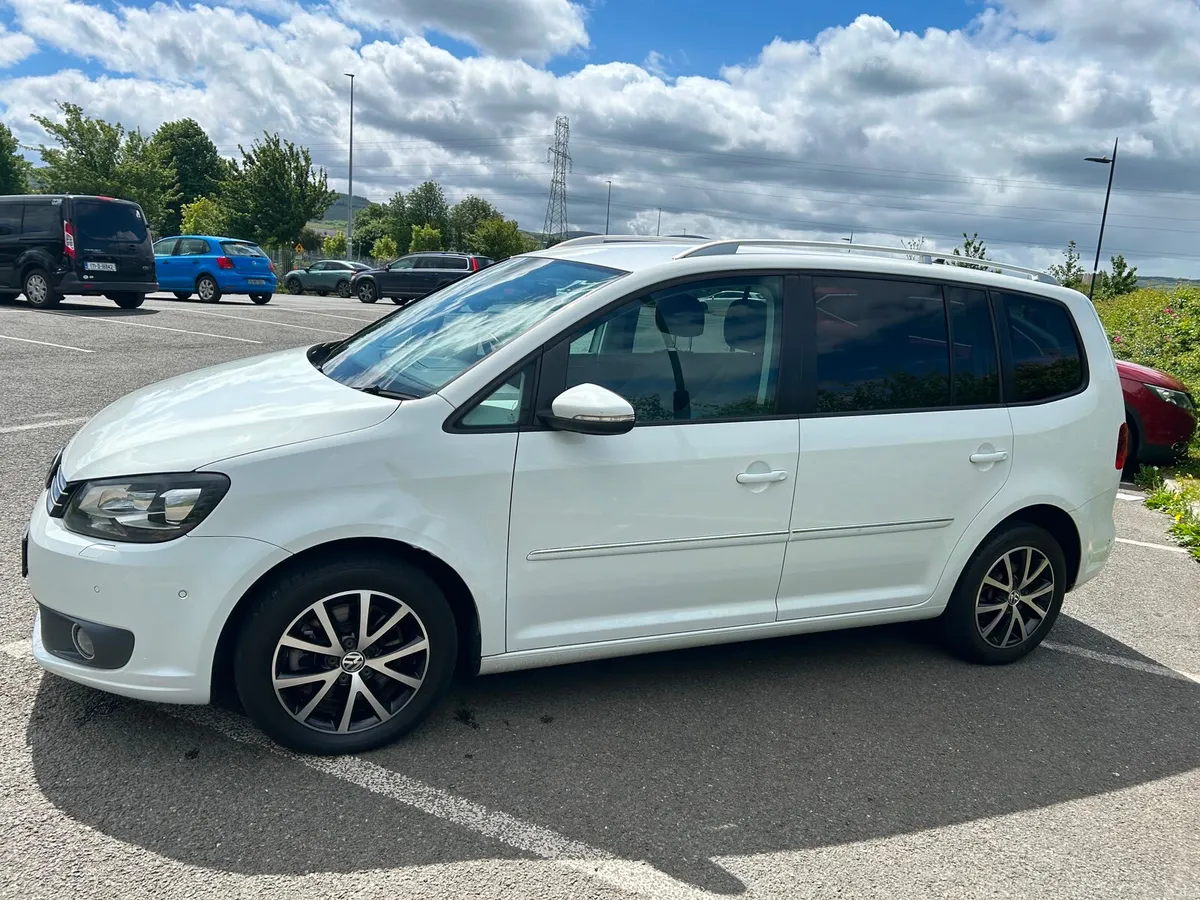 VOLKSWAGEN TOURAN 2015 1.4 PETROL AUTO - Image 4