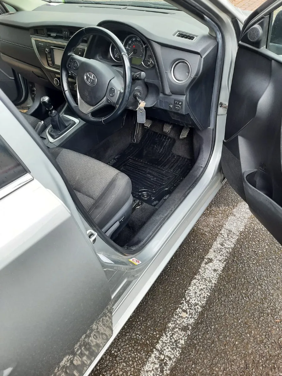 Toyota Auris 2014 - Image 3