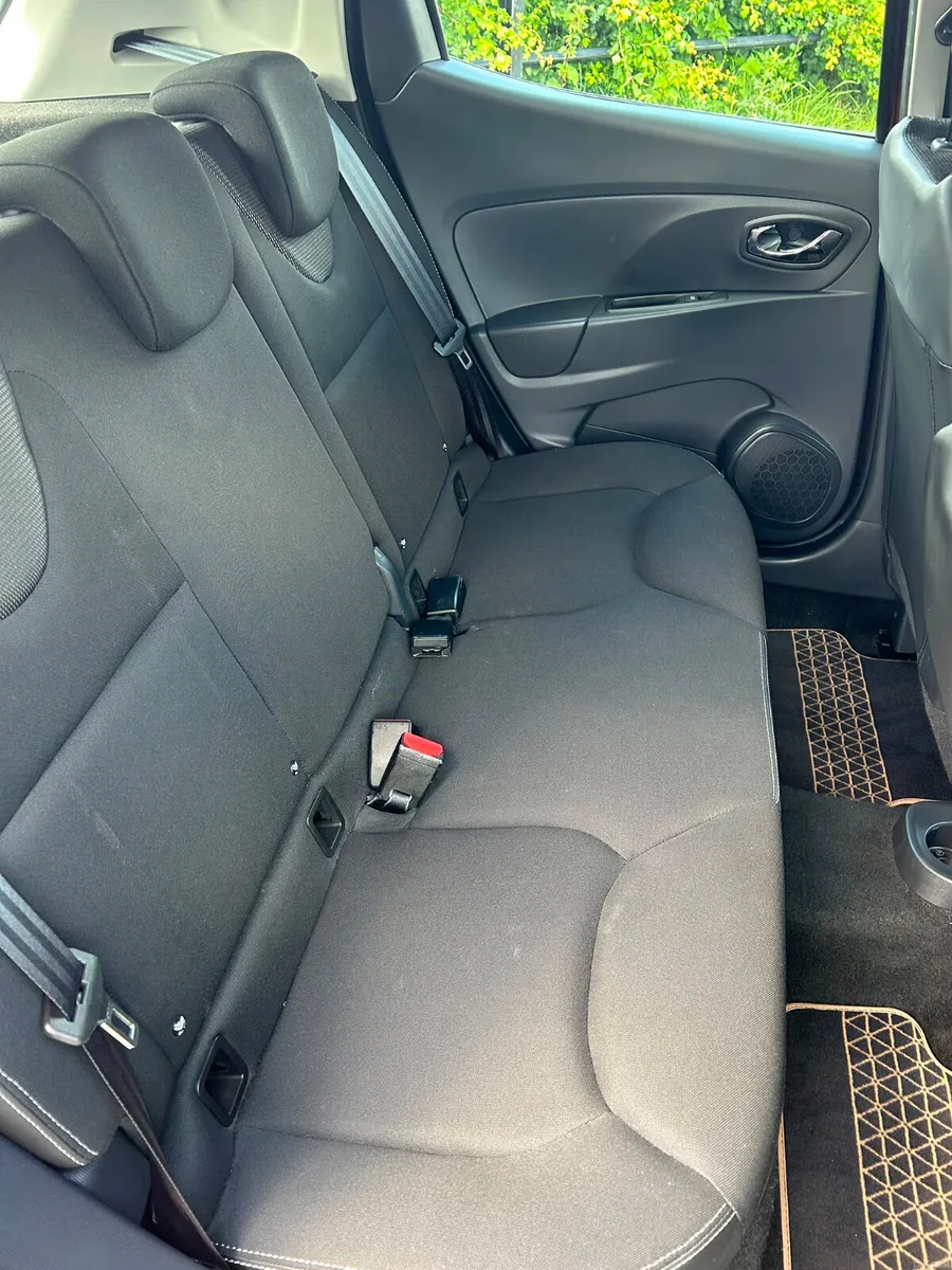 RENAULT CLIO 2015 1.2 AUTOMATIC 15,000 KMS - Image 6
