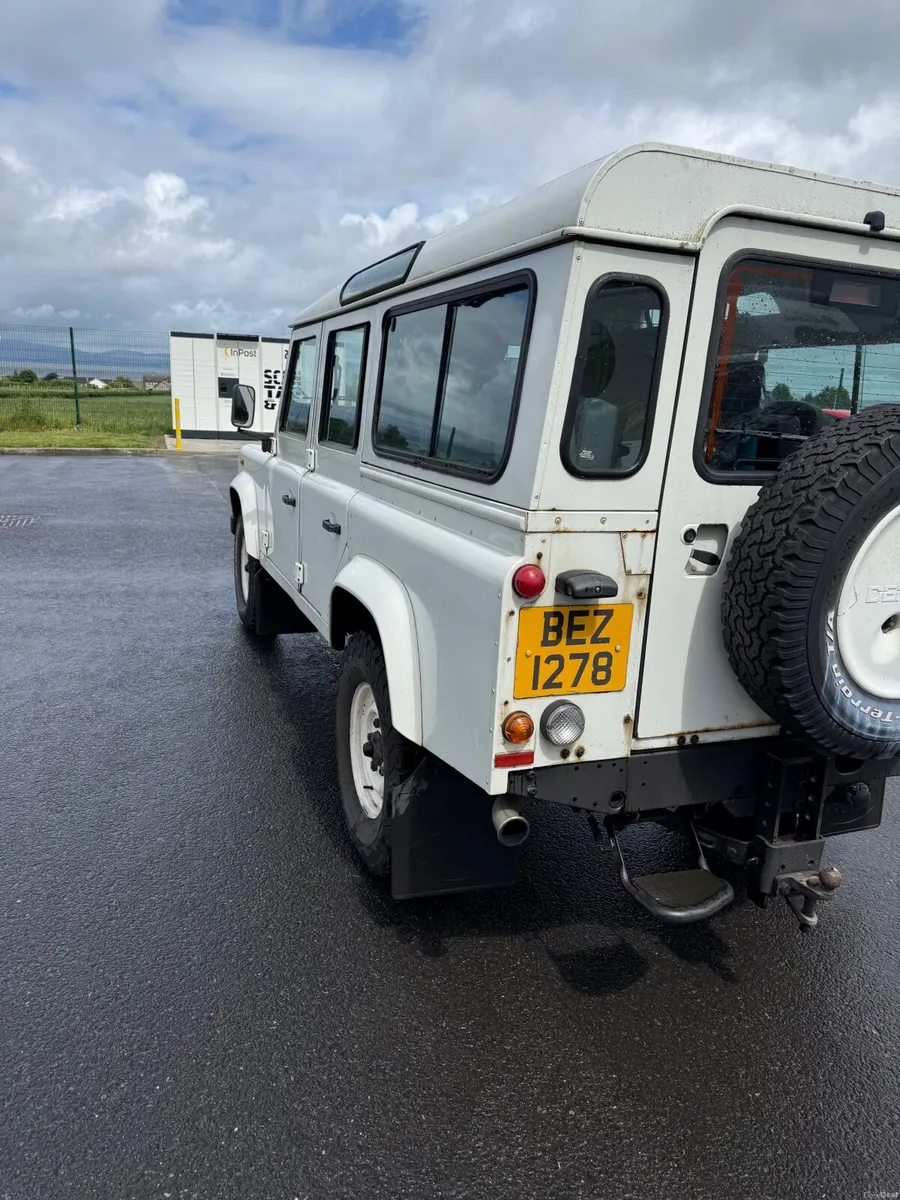 Land Rover Defender 2005 110 (9 Seater) - Image 2