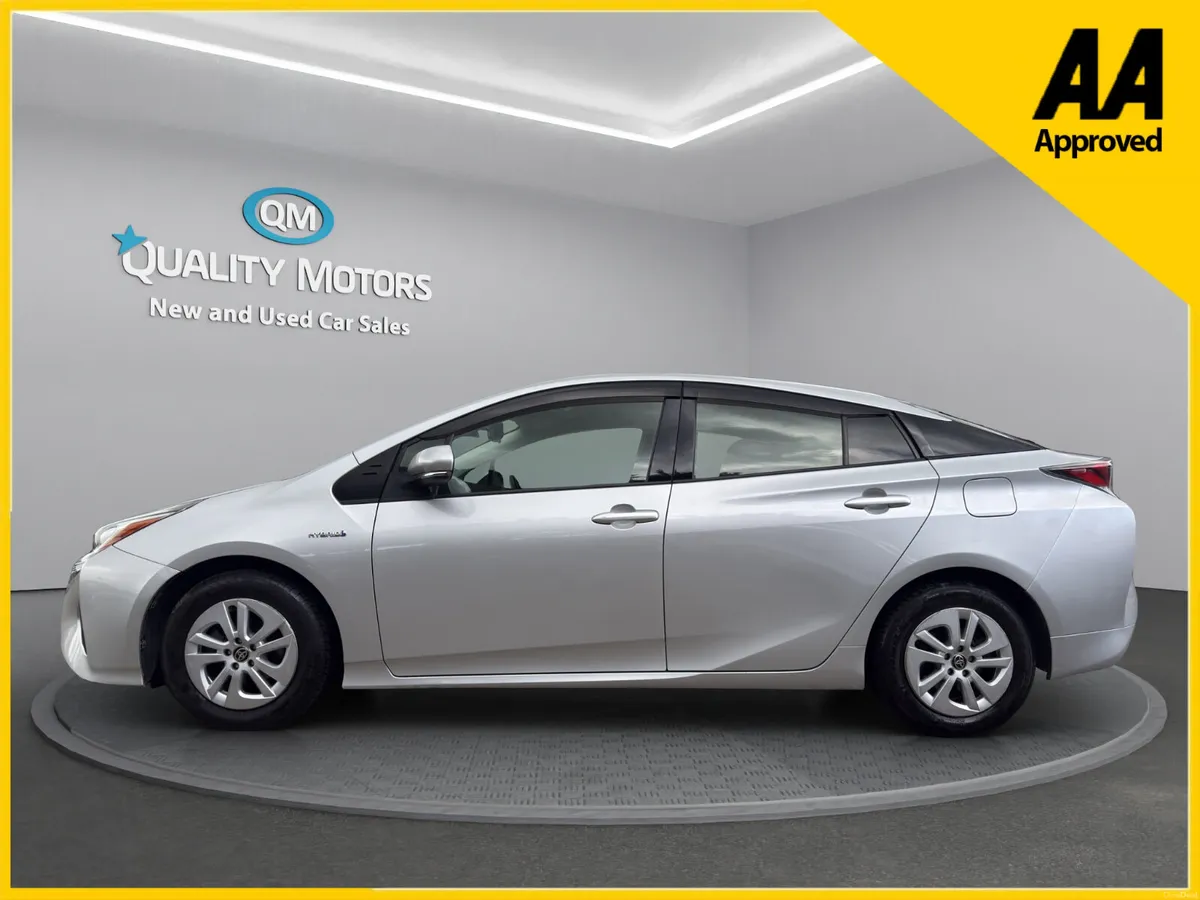 2017 Toyota Prius petrol hybrid (S5) - Image 4