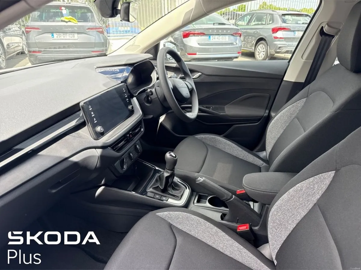 Skoda Fabia  ESSENCE 1.0MPI - Image 4