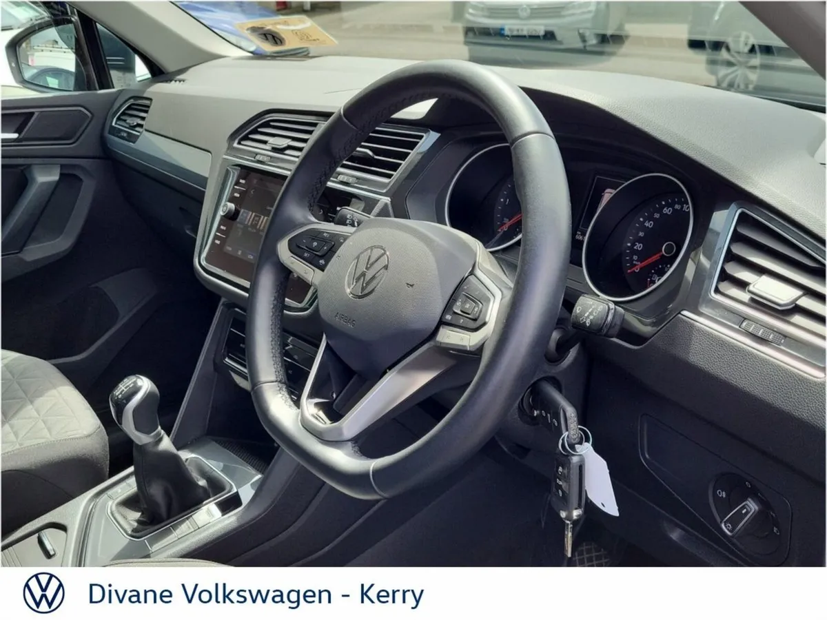 Volkswagen Tiguan *SUNROOF* LIFE 2.0 TDI 122HP - Image 4