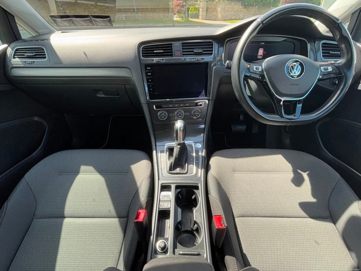 Volkswagen Golf ESTATE 1.2 PETROL AUTO DIGITAL DAS - Image 2
