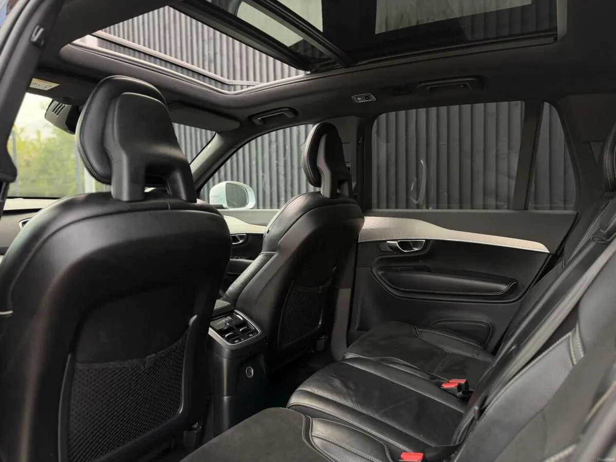 Volvo XC90 R-DESIGN T8 PHEV 299  // HIGH SPEC - Image 4