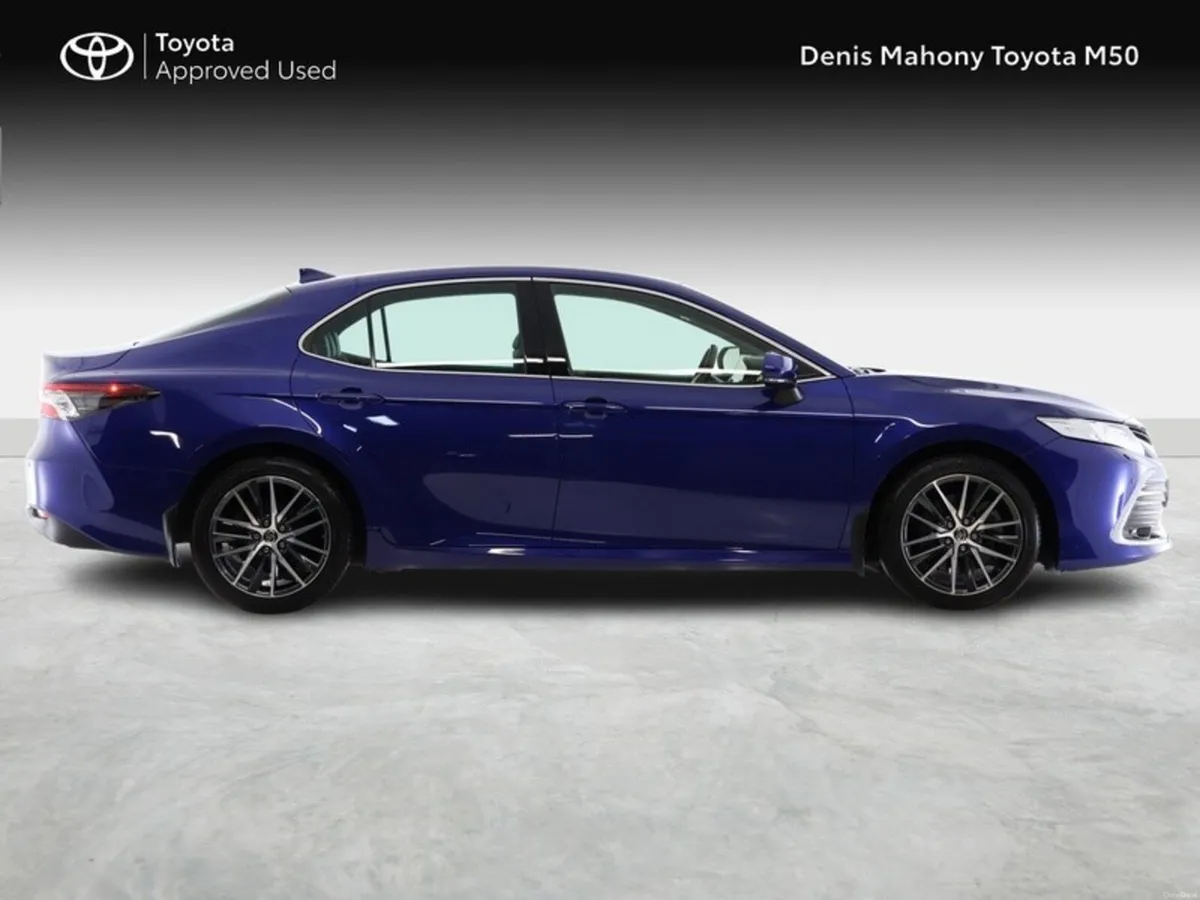 Toyota Camry Platinum Hybrid - Image 3