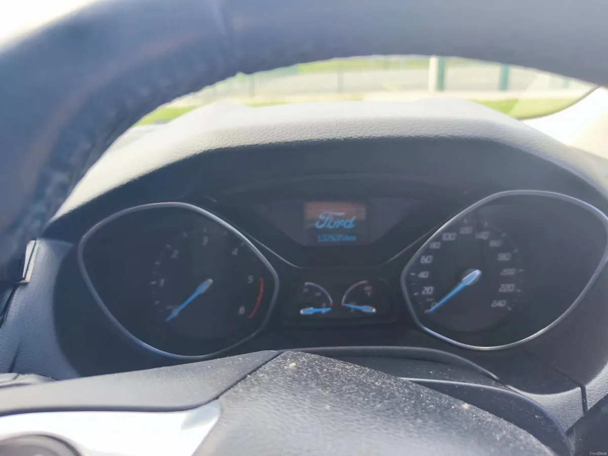 Ford Focus 2012 - Image 2