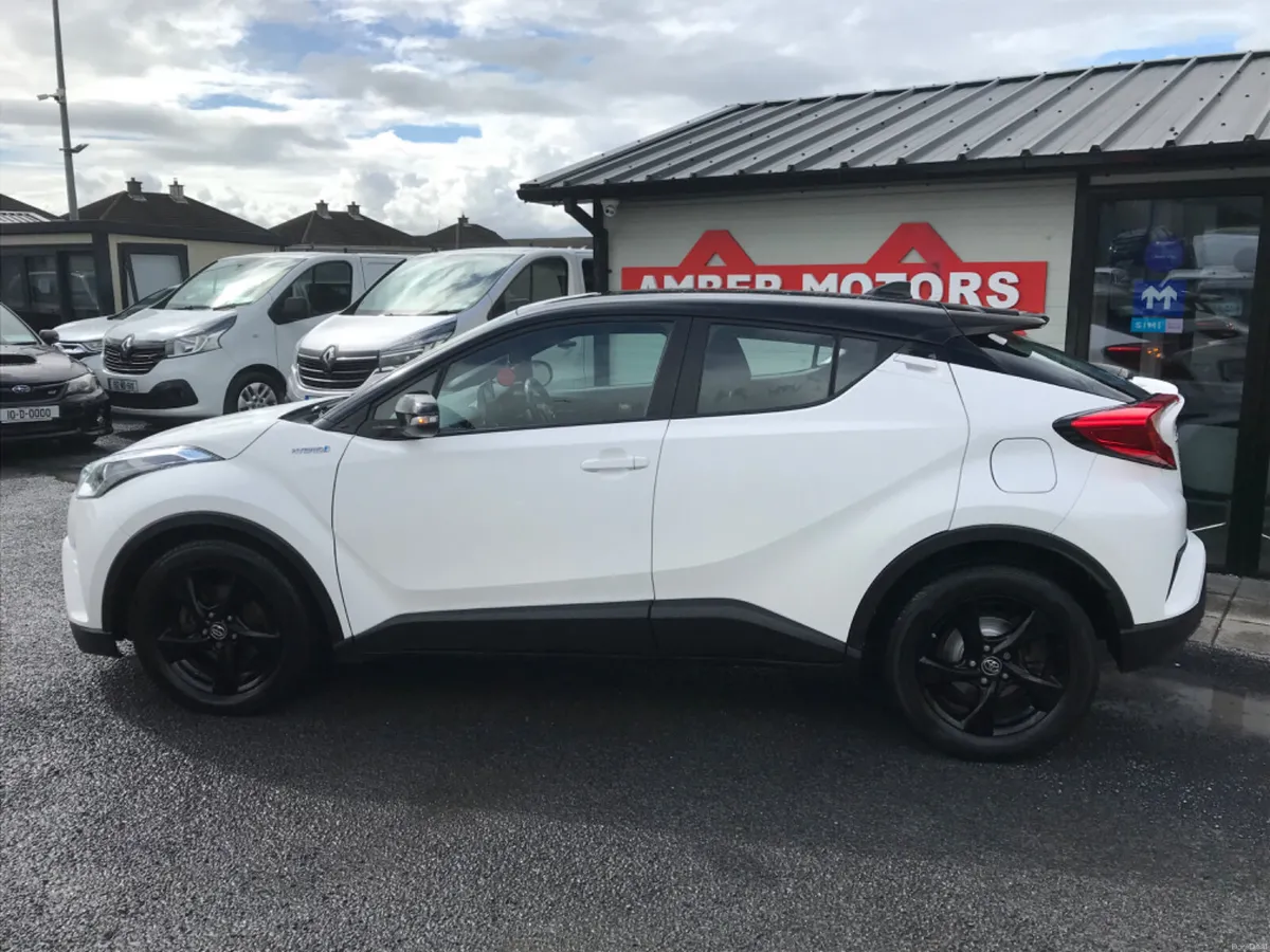 2017 Toyota C-HR+ HYBRID AUTOMATIC - Image 2