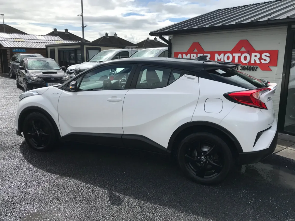 2017 Toyota C-HR+ HYBRID AUTOMATIC - Image 4