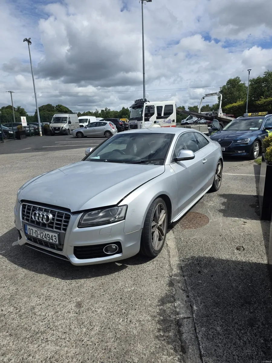 Audi s5, 4.2litre, auction,manual. - Image 1